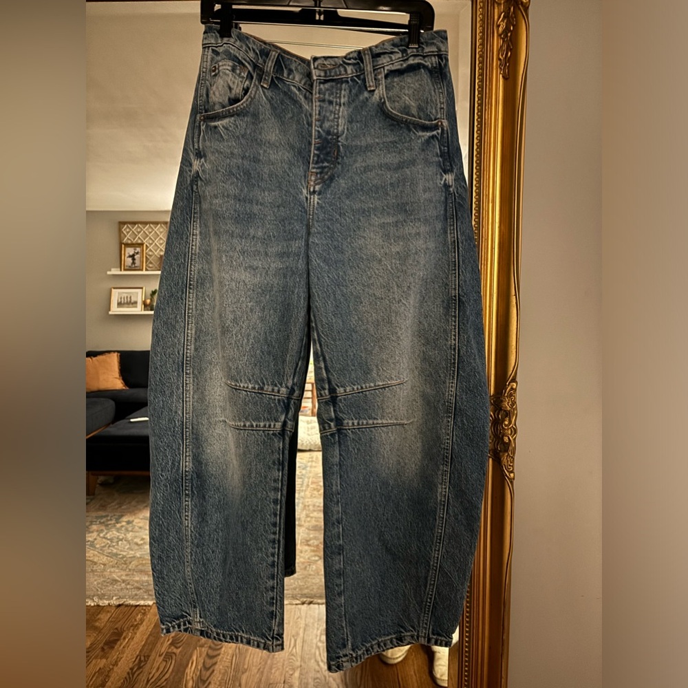 Free People Barrel Jeans.  Size 26